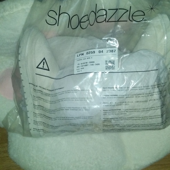 Fuzzy boots - Picture 1 of 4